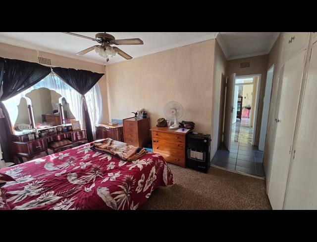 3 BEDROOM FREEHOLD FOR SALE IN BRACKENDOWNS